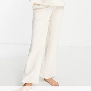 Maternity lounge fleece straight leg pant in cream